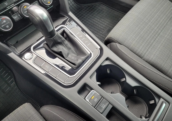 Volkswagen Passat cena 99900 przebieg: 126930, rok produkcji 2019 z Ełk małe 254